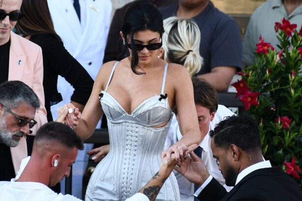 exclusivethe stars secret whispers and demands to staff revealed as they took fleet of water taxis for the sanchez bezos wedding extravaganza 685f27fe1e03e