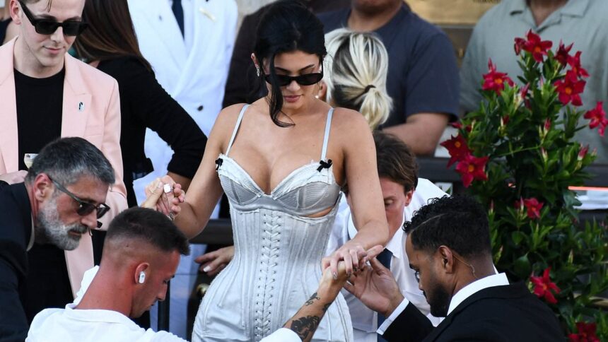 exclusivethe stars secret whispers and demands to staff revealed as they took fleet of water taxis for the sanchez bezos wedding extravaganza 685f27fe1e03e