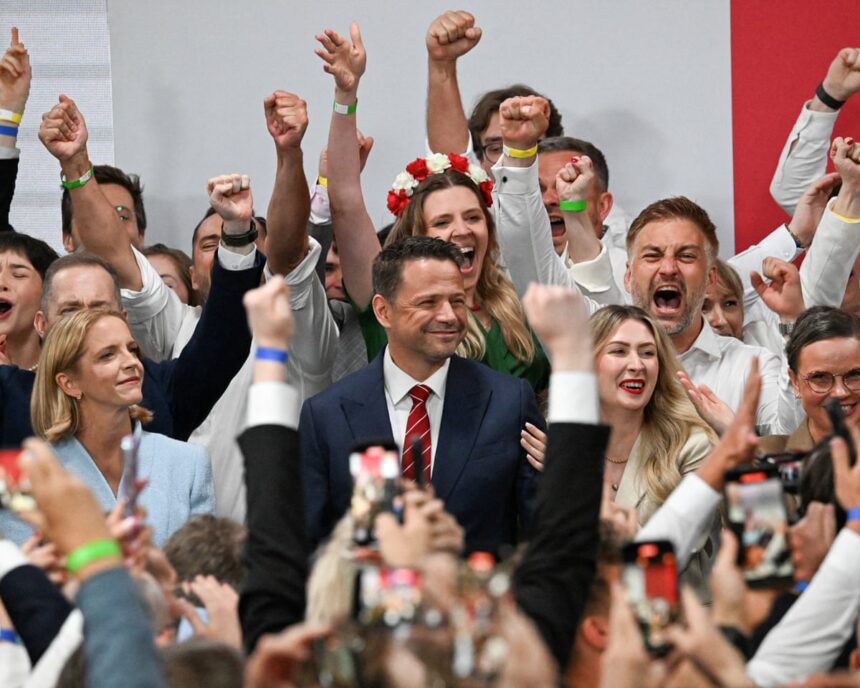 Sondajul de opinie în turul final al alegerilor prezidențiale din Polonia arată o competiție strânsă între candidați 1 exit poll in polish presidential run off puts candidates neck and neck 683cae400414a