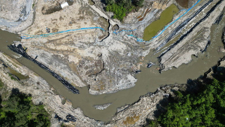 Experții europeni de la Salina Praid au avansat două alternative, fiecare necesitând investiții considerabile și proiecte de amploare 1 expertii europeni prezenti la salina praid au propus doua solutii ambele variante implica lucrari ample si milioane de euro 68503550cdd98