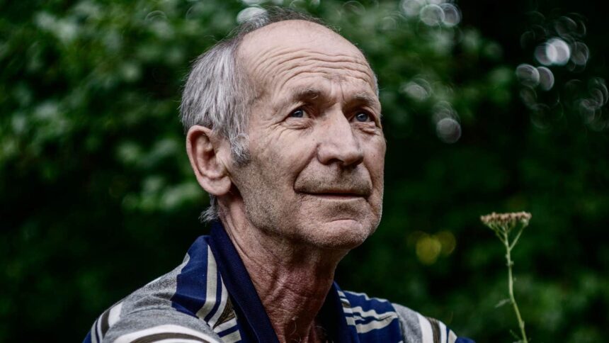 5 Motive Surprinzătoare pentru Care Un Părinte Ar Putea Decide Să Îi Interzică Bunicului Să Îi Vede Nepoții 1 experts reveal 5 difficult reasons a parent might cut off a grandparent from seeing their grandkids 685af0a445797