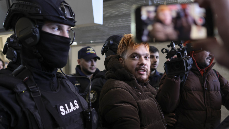 Capturat în România, Mohamed Amra, traficanul de droguri, se ferește să dezvăluie autorităților franceze secretele evadării sale din 2024 1 extradat din romania traficantul de droguri mohamed amra nu a vrut sa dea detalii autoritatilor franceze despre evadarea sa din 2024 6849b70d8e5dc