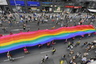 extrema dreapta foloseste drepturile lgbtq ca arma in europa pentru a semana disensiune spun activistii 683c4b56d13da