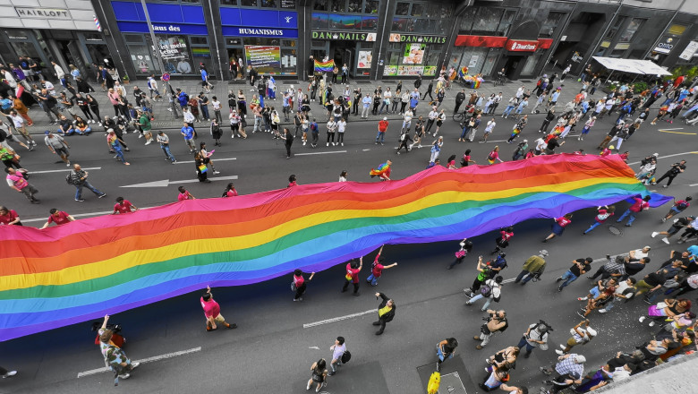 Extrema dreaptă manipulează drepturile LGBTQ+ pentru a provoca diviziuni în Europa, afirmă activiștii 1 extrema dreapta foloseste drepturile lgbtq ca arma in europa pentru a semana disensiune spun activistii 683c4b56d13da