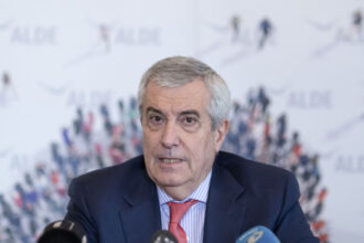 fostul premier calin popescu tariceanu achitat definitiv in dosarul in care a fost acuzat ca a luat mita 800 000 de dolari 683e0d4fba967