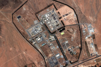 foto imagini din satelit confirma distrugeri majore in iran la reactorul cu apa grea de la arak 6854e9da7a4d6