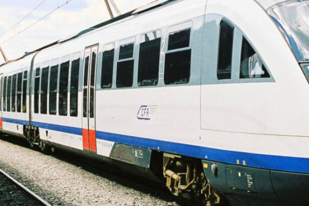 foto incendiu la un tren sageata albastra care circula pe ruta pitesti bucuresti 90 de calatori au fost evacuati 68623e7395ecc