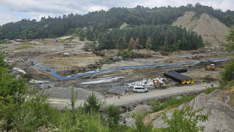 foto ministrul mediului la salina praid o zona care ar fi trebuit sa fie un furnicar pentru a se termina la timp lucrarile pare parasita 68616f05292f9