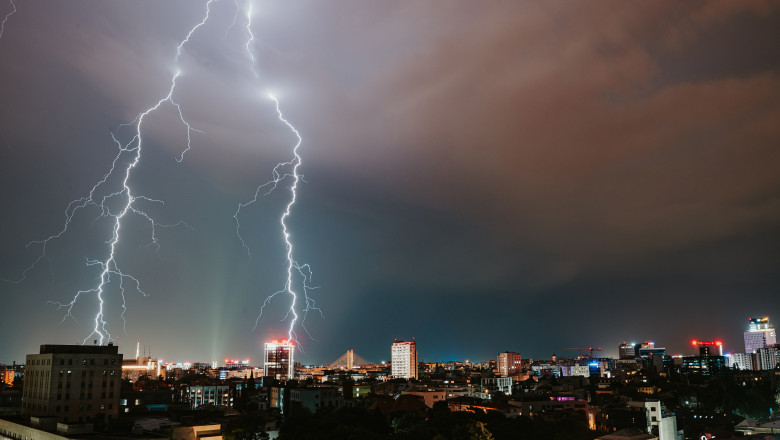 Fenomene meteo extreme în peste 50% din țară: cod portocaliu pentru furtuni și grindină, urmat de un val de caniculă, avertizează ANM 1 foto vreme severa in mai mult de jumatate din tara cod portocaliu de furtuni si grindina anm avertizeaza ca va urma si un val de canicula 6842ca5019515