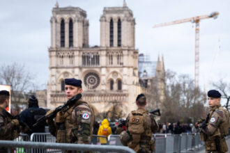 franta este acuzata ca livreaza constant material militar israelului ce arata raportul unei retele militante 684852cc9cee6