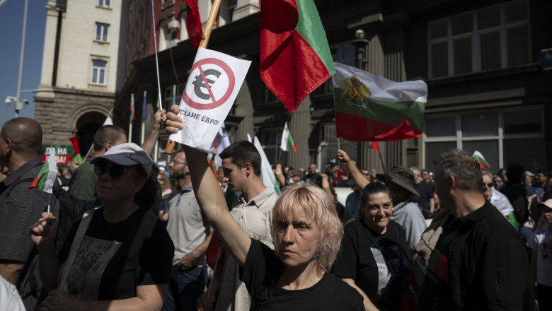 Bulgaria în Dilema Euro: O Națiune Împărțită în Opinii asupra Monedei Comune 1 galerie foto bulgaria divizata in privinta aderarii la euro jumatate din populatie nu sustine moneda comuna 684158dd68b8c