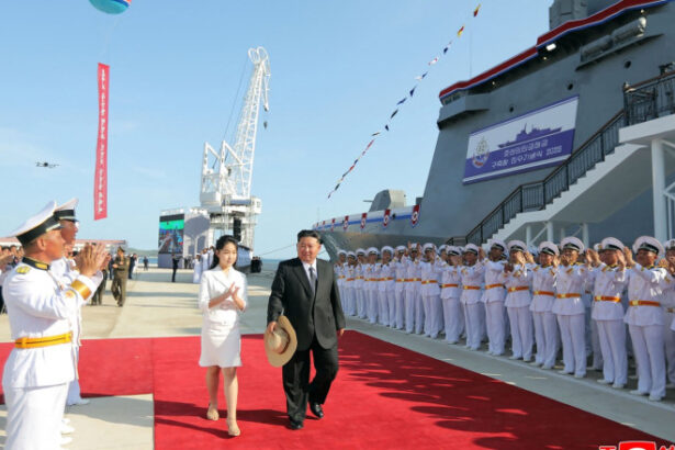 galerie foto coreea de nord si a reparat si relansat distrugatorul avariat kim jong un ameninta cu actiuni militare coplesitoare 684bf54696e5d