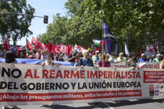 galerie foto protest cu mii de oameni la madrid impotriva reinarmarii europei jos armele sus pensiile critici fata de nato si guvernul sanchez 68446fdd9dfe0