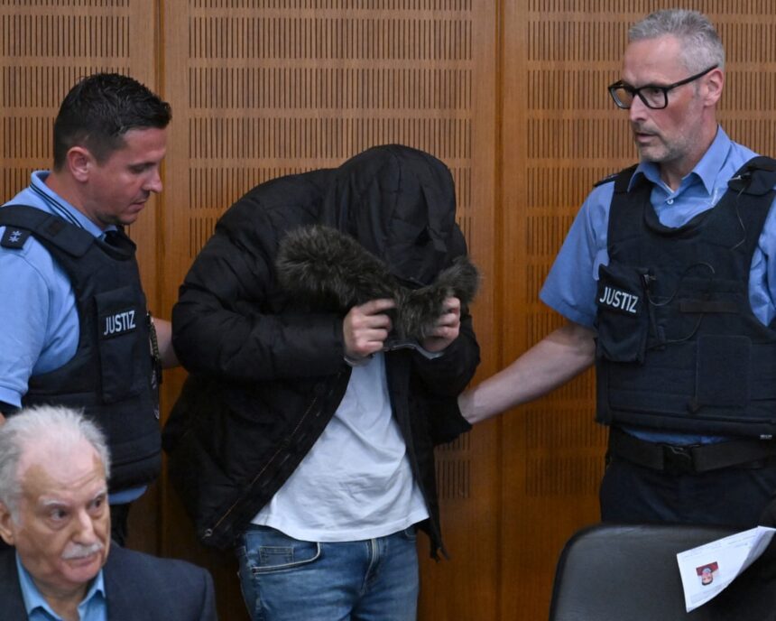 Un medic sirian condamnat la închisoare pe viață de instanța germană pentru crime împotriva umanității 1 german court sentences syrian doctor to life in jail for crimes against humanity 6850069273095