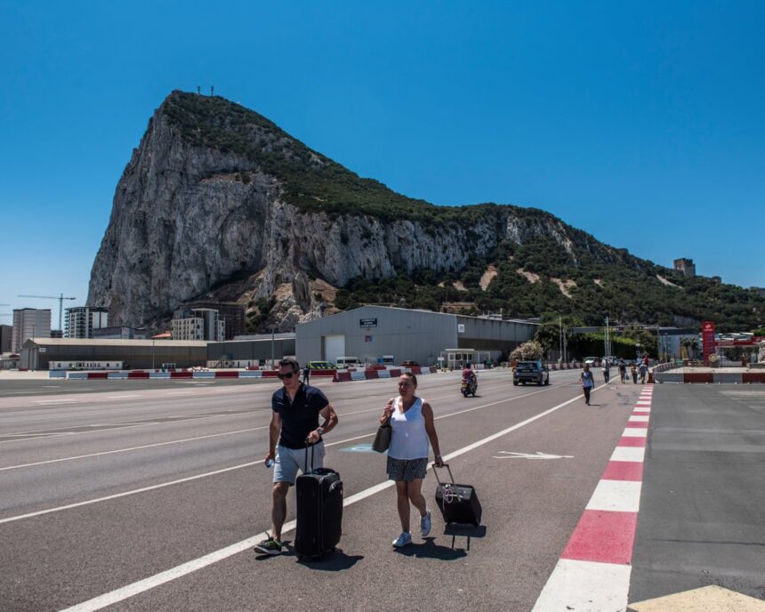 Gibraltar acceptă o taxă de vânzare de 15% asupra bunurilor în acordul post-Brexit cu Spania 1 gibraltar agrees 15 sales tax on goods in post brexit settlement with spain 684ba3efa6756