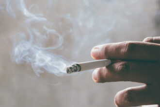 grecia inaspreste regulile privind vanzarea tutunului si alcoolui parintii nu vor mai putea sa si trimita copiii sa cumpere tigari 6862d6c77fe72