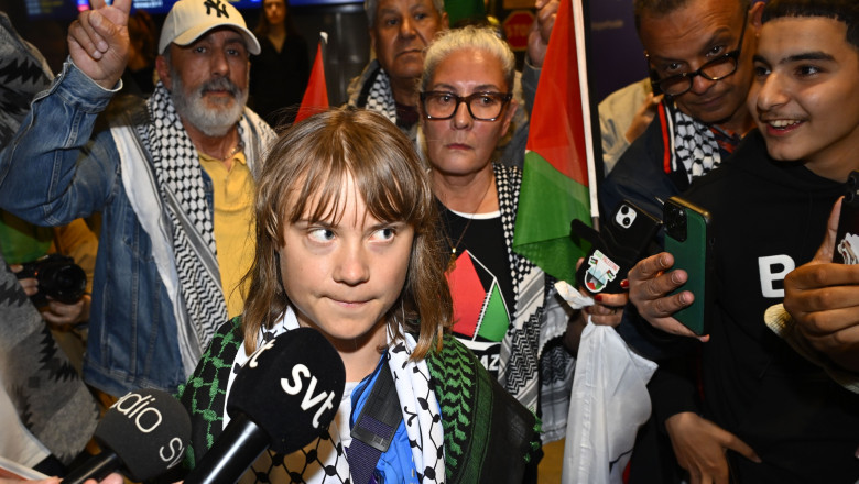 Greta Thunberg a suferit „tortura” melodiilor pentru copii din partea israelienilor, înainte de a fi trimisă înapoi în Suedia 1 greta thunberg a fost torturata de israelieni cu cantece pentru copii inainte de a fi deportata in suedia 68496e63c65a8