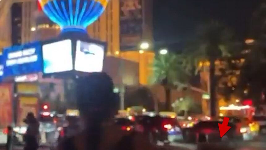 Tiratorul își curmă viața a două persoane pe celebrul Strip din Las Vegas 1 gunman executes two people on the las vegas strip video shows 6846e73388a8d