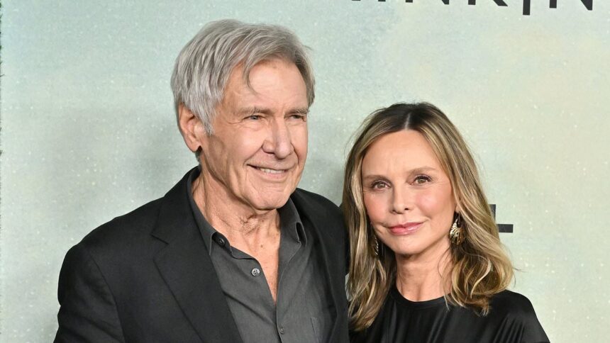 Soția lui Harrison Ford, Calista Flockhart, în vârstă de 60 de ani, apare fragilă într-o rară ieșire în public. 1 harrison fords wife calista flockhart 60 looks frail as she makes a rare public appearance 685b2889670e0