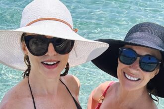heather graham 55 and jane seymour 74 showcase their incredible figures in swimsuit snap 685cb36df0268