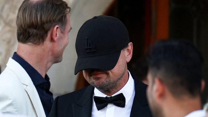 Cel mai insuportabil egoman din Hollywood a săvârșit cea mai rușinoasă gafă de până acum. 1 hollywoods most obnoxious egomaniac has committed his most humiliating faux pas yet 685f223b17c96