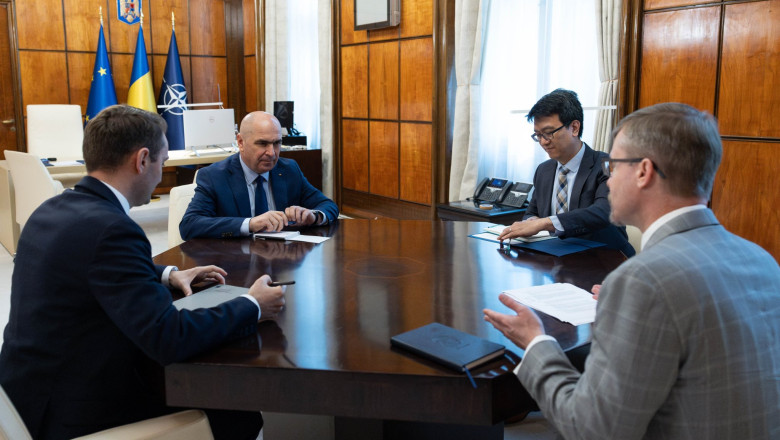 Ilie Bolojan a avut o întâlnire fructuoasă la Palatul Victoria cu reprezentantul ambasadei americane. 1 ilie bolojan l a primit la palatul victoria pe insarcinatul cu afaceri al ambasadei sua o intalnire productiva 685c078340a98