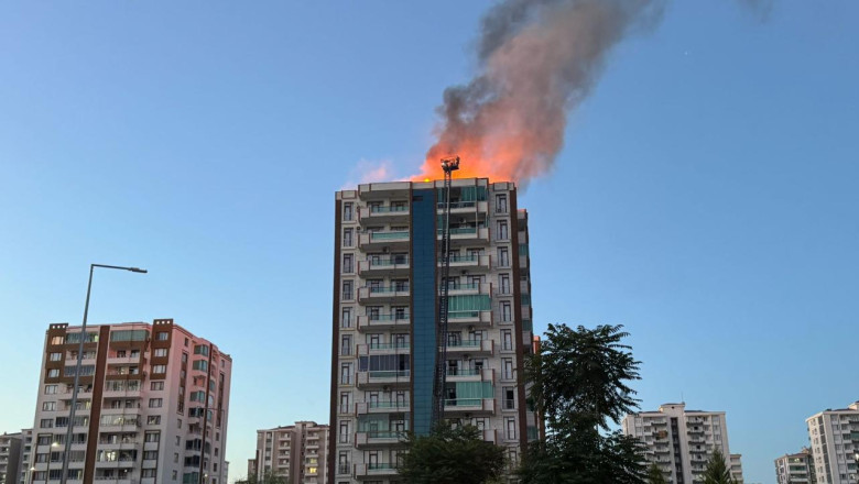 Flăcări devastatoare într-un bloc de 13 etaje din sud-estul Turciei: trei victime, printre care doi copii 1 incendiu la o cladire cu 13 etaje in sud estul turciei trei morti dintre care doi copii 684208a3bb349