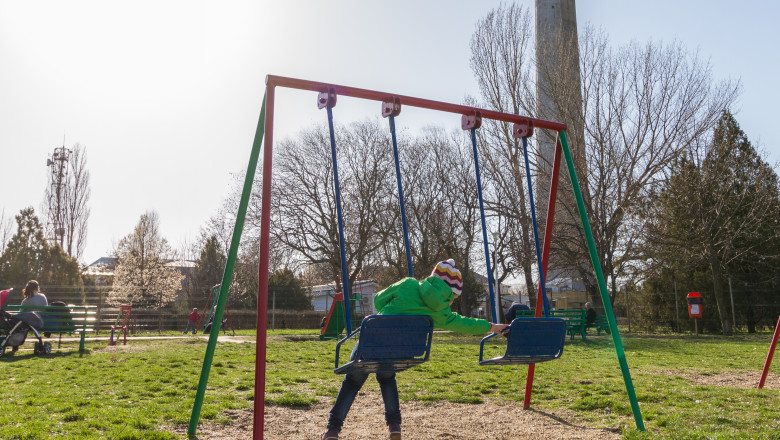 Flăcări stârnite de copii într-un parc din Iași. ISU Iași îndeamnă părinții la responsabilitate 1 incendiu provocat de copii intr un parc din iasi isu iasi apel catre parinti 68443b6478738