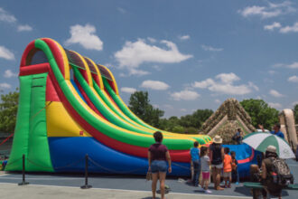 incident de 1 iunie la eforie nord cinci copii au fost prinsi intr un tobogan gonflabil care s a dezumflat 683c363c06e9e