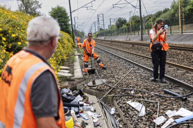 intarzieri majore si trenuri eurostar anulate dupa ce sute de metri de cabluri au fost furate pe linia de mare viteza 685c095d2a856