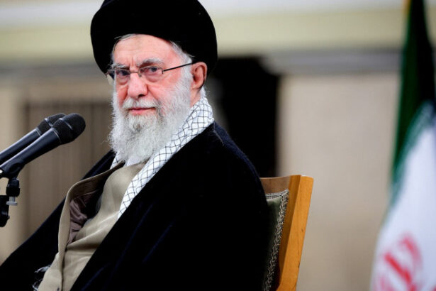 israelul afirma ca l ar fi ucis pe ali khamenei liderul suprem al iranului daca acesta nu s ar fi refugiat in buncar 685d8efa58391