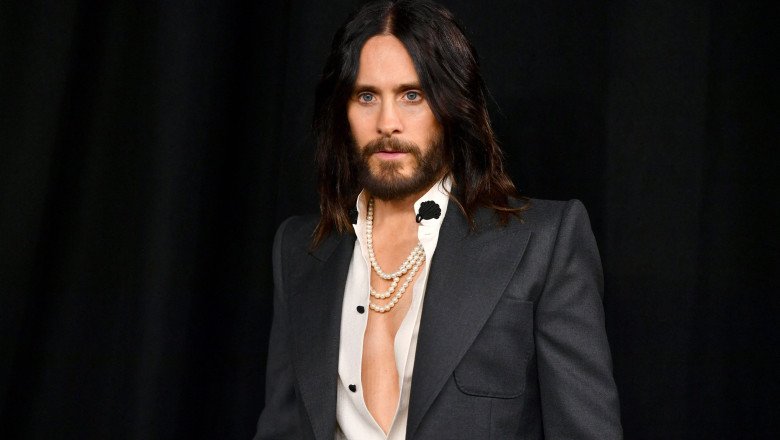 Jared Leto, confruntat cu acuzații din partea a nouă femei pentru „comportament predatory” și acțiuni inadecvate: „Era conștient de vârsta noastră și nu i-a pasat” 1 jared leto acuzat de noua femei de comportament de pradator si gesturi inacceptabile stia ce varsta aveam si nu i a pasat 6845c161a5b49