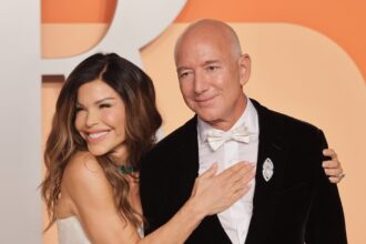 jeff bezos changes wedding reception location in venice after threatened protest 685ad2a1cf4e5