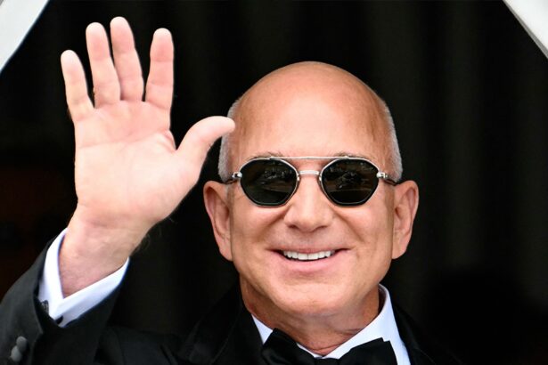 jeff bezos looking dapper in tuxedo on wedding day in venice 685ec925f0dbd