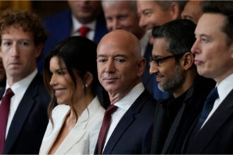 jeff bezos si blue origin incearca sa profite de raceala dintre trump si musk 685faee47dfde