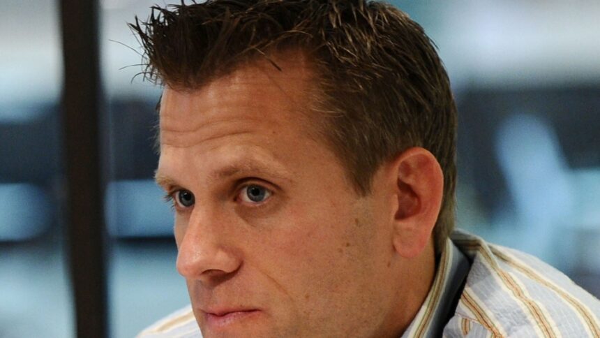 John Brenkus, gazda emisiunii 'Sport Science', a decedat prin sinucidere, anunță medicii legiști 1 john brenkus sport science host died by suicide medical examiner says 683f734c4c83a