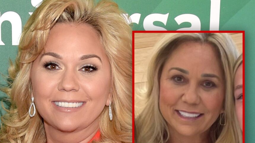 Julie Chrisley își etalează noua podoabă capilară blondă, la câteva săptămâni după eliberarea din închisoare 1 julie chrisley debuts blonde makeover weeks after prison release 6847841f96780