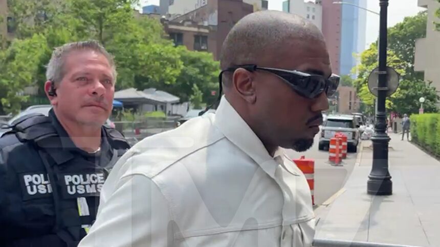 Kanye West își face apariția la procesul lui Diddy în New York, îmbrăcat complet în alb 1 kanye west shows up at diddy trial in nyc in all white outfit 684c448681fd7