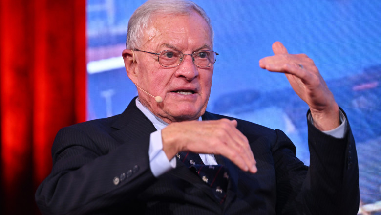 Keith Kellogg a povestit cum l-a asemănat pe Volodimir Zelenski cu Abraham Lincoln în timpul unei conversații cu Donald Trump 1 keith kellogg a dezvaluit cum l a comparat pe volodimir zelenski cu abraham lincoln intr o discutie cu donald trump 684aec70816b0