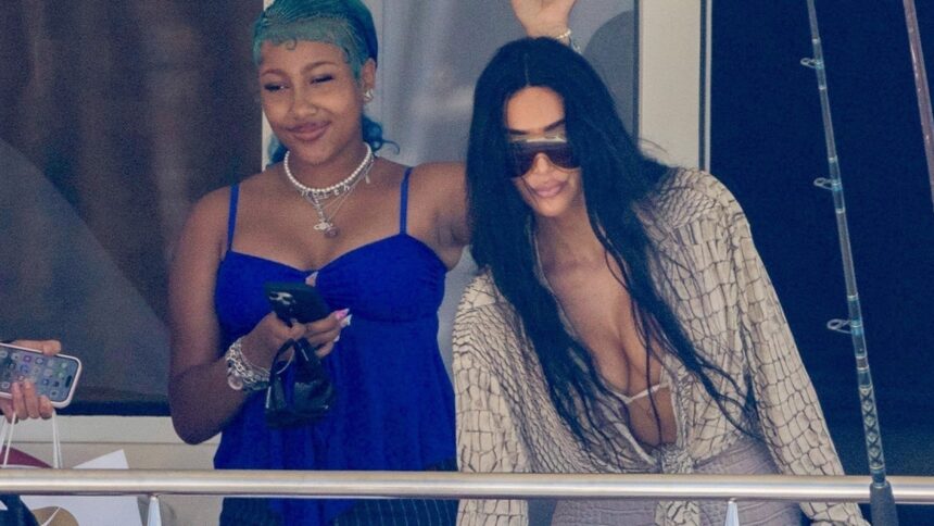 Kim Kardashian sărbătorește cea de-a 12-a aniversare a lui North pe un iaht de vis 1 kim kardashian celebrates norths 12th birthday on a sweet yacht 6851a6a38c3ab