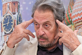 kremlinul saluta vizita la moscova a tatalui lui elon musk e cea mai buna modalitate de a cunoaste rusia 6848346863f04