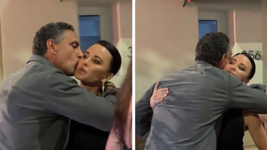 kyle richards and mauricio umansky share awkward embrace on video 6855b4eaf155c