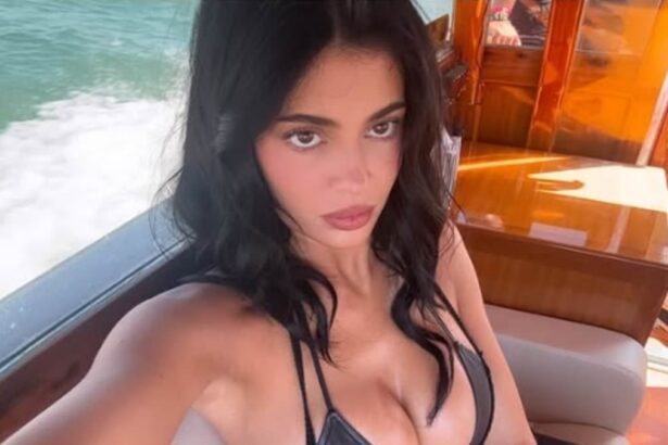 kylie jenner sizzles in busty black bikini the morning after bezos sanchez wedding as her sisters ditch venice 6860297bead49