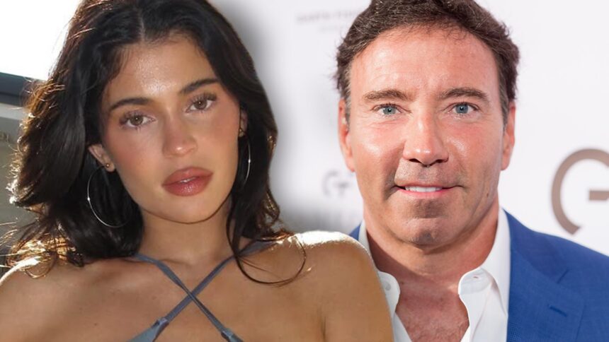 kylie jenners surgeon flooded with copycat boob job requests after specs revealed 6840d2dc19a41