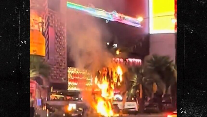 Incendiul izbucnește pe faimosul Strip din Las Vegas după ce martorii aud un zgomot puternic de explozie 1 las vegas strip catches on fire after eyewitnesses hear thunderous bang 684d8ae23dd4e