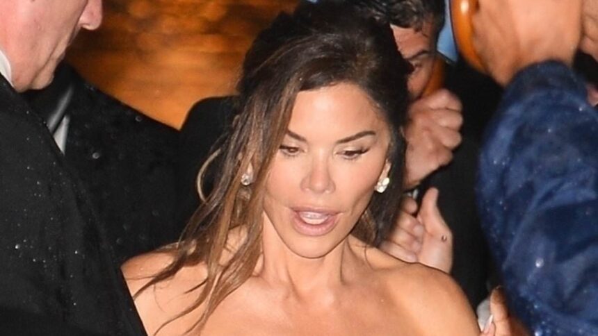 lauren sanchez and jeff bezos a list guests run for cover as pre wedding party is ruined by huge freak thunderstorm 685deead58765