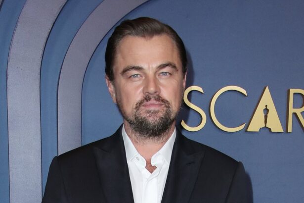 leonardo dicaprio gets mocked over bizarre hat look as he attends jeff bezos and lauren sanchez wedding 685ef64870824