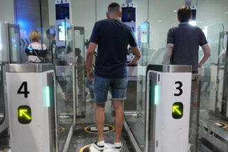 londra face eforturi pentru ca britanicii sa poata folosi portile electronice e gates cand vin in ue 68492df32da8e