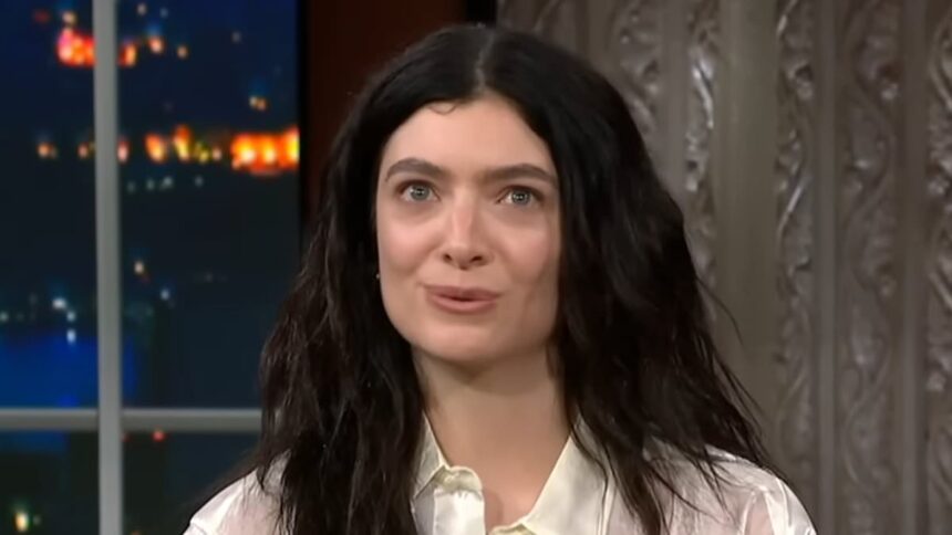 Lorde dezvăluie o conversație surprinzătoare cu unitatea antiteroristă a NYPD în timpul filmării unui nou proiect. 1 lorde reveals shock exchange with nypd antiterrorism unit as she filmed new video 685dce8781af3