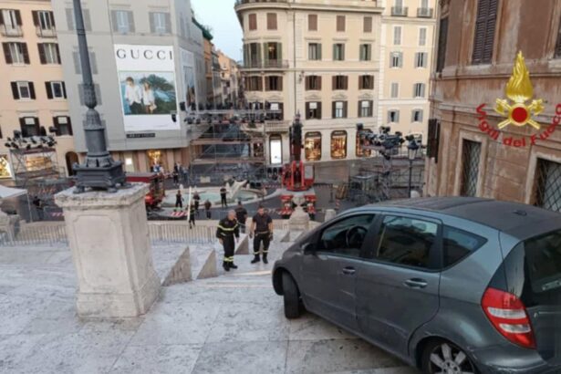 man 80 gets stuck trying to drive down the spanish steps in rome 6851975df1925